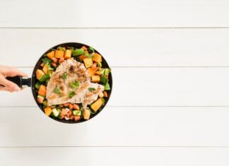 Курица кусочками на сковороде: быстрый и вкусный рецепт