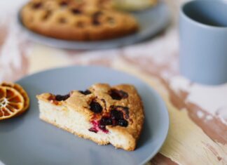 Кефирный пирог с вареньем: Простой и быстрый рецепт