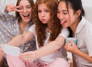 Название группы в WhatsApp для девочек