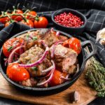 Свинина с луком: рецепты жарки как шашлык