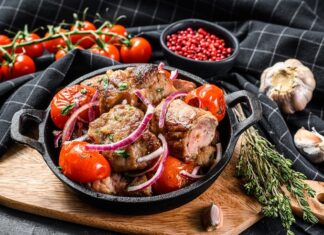 Свинина с луком: рецепты жарки как шашлык