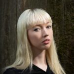 Стрижка челки на две стороны на длинные волосы