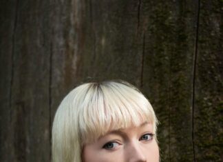 Стрижка челки на две стороны на длинные волосы