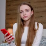 Как успокоить девушку, если она плачет по переписке