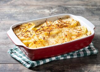 Куриная запеканка с картофельным пюре в духовке