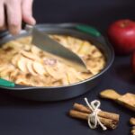 Пышная шарлотка с яблоками в духовке