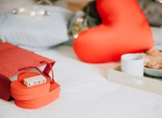 26 лет свадьбы: как называется и что дарить