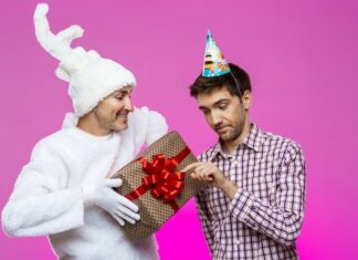 Как оригинально поздравить друга с днем рождения