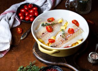 Уха из сайры с рисом и картошкой: простой рецепт