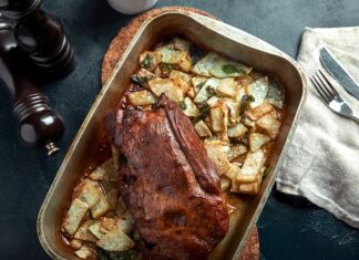 Свиная рулька в духовке: самый вкусный рецепт