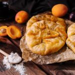 Дрожжевые пирожки с фруктами в духовке