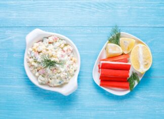 Крабовые палочки с корейской морковкой и кукурузой