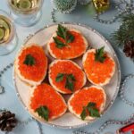 Праздничные бутерброды с красной рыбой