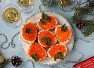 Праздничные бутерброды с красной рыбой