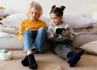 Игры без телефона в четыре руки