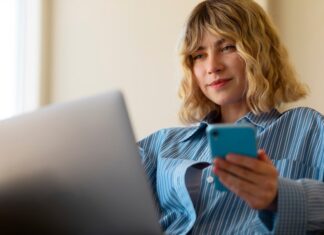 Как узнать, с кем переписывается человек в ВК