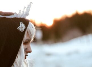 Значение Королевы Пентаклей в отношениях и любви на будущее