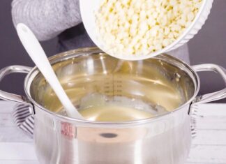 Вкусная пшенная каша на молоке в кастрюле