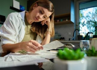 Лавровый лист: заговор на деньги в домашних условиях