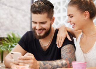 Первое сообщение мужчине на сайте знакомств: что написать?