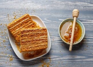 Медовик с Сметанным Кремом: Классический Рецепт