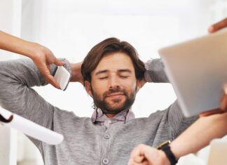 Поддержка мужчины в трудной ситуации на работе