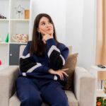 Воробей в доме: значение сна для женщин