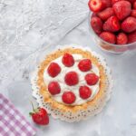 Простой рецепт пирога с замороженной клубникой в духовке