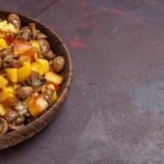 Рыжики жареные с картошкой и луком на сковороде