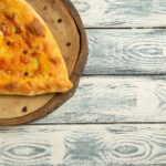 Хачапури с сыром в духовке из слоеного теста