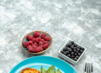 Сырники со сметаной и творогом на сковороде