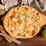 Заливной пирог с капустой на кефире на сковороде