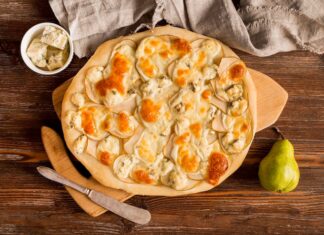 Заливной пирог с капустой на кефире на сковороде