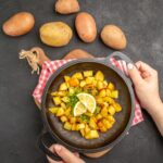 Мясо с картошкой в казане на плите