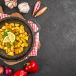 Тушеная картошка со свининой в сковороде: пошаговый рецепт