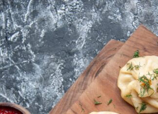 Булочки с чесноком и зеленью к борщу