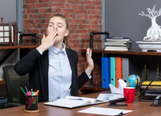 Увольнение во сне: толкование сна