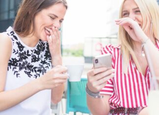 Мило записать друга в телефоне