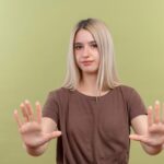 Чешется левая рука в понедельник: народные приметы и суеверия