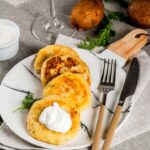 Сырные лепешки на кефире: рецепт на сковороде