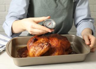 Курица в рукаве: вкусный рецепт целиком в духовке