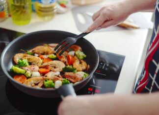 Готовим горбушу с морковью и луком на сковороде