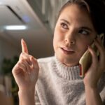 Почему мы слышим свой голос при разговоре по телефону