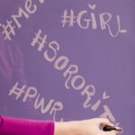 Как использовать силу слов для общения с девушкой