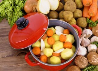 Пошаговый рецепт рагу из овощей с курицей в кастрюле