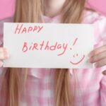 Как оригинально подписать открытку подруге на день рождения