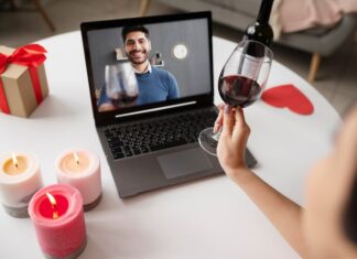 Гадание на продолжение отношений с мужчиной онлайн