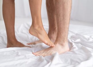 Заголовок: «Чешется мизинец на левой ноге у мужчины: народные приметы и причины»