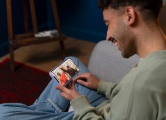 Как скачать фильм с Zona на Android