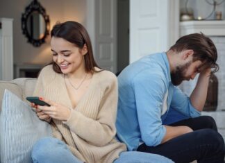 Гадание: Ревнует ли он к другим мужчинам?